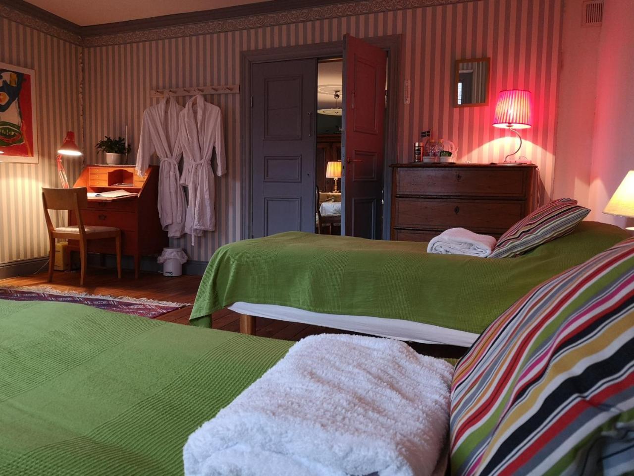 Stockholm B&B Cottage Нака Екстериор снимка