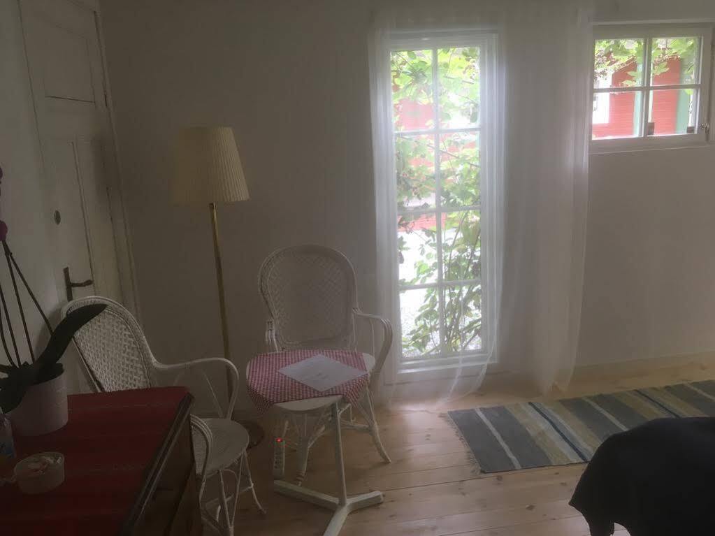 Stockholm B&B Cottage Нака Екстериор снимка